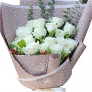 台州鲜花：知心人——11朵白玫瑰，相思梅豆、尤加利叶点缀，美丽迷人。