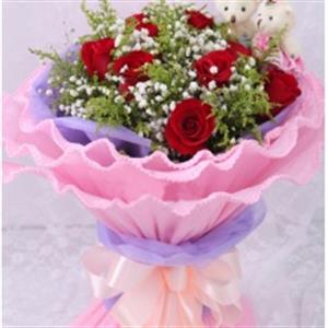 台州路桥情侣鲜花：恰似温柔——9朵顶级红玫瑰，搭配一对情侣小熊，搭配黄莺、满天星点缀